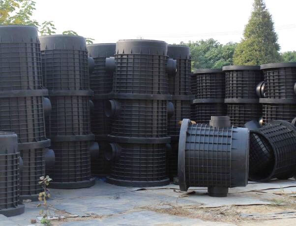 室內的排水管如何接入塑料檢查井？